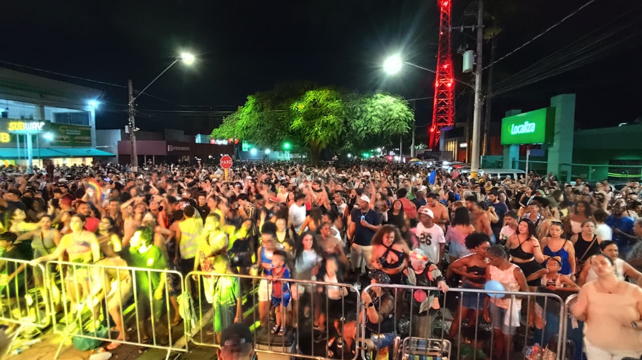 Foto 12 de 17 — Foi pra Bento? Veja como ficou a avenida no Carnaval 2026 em Araraquara